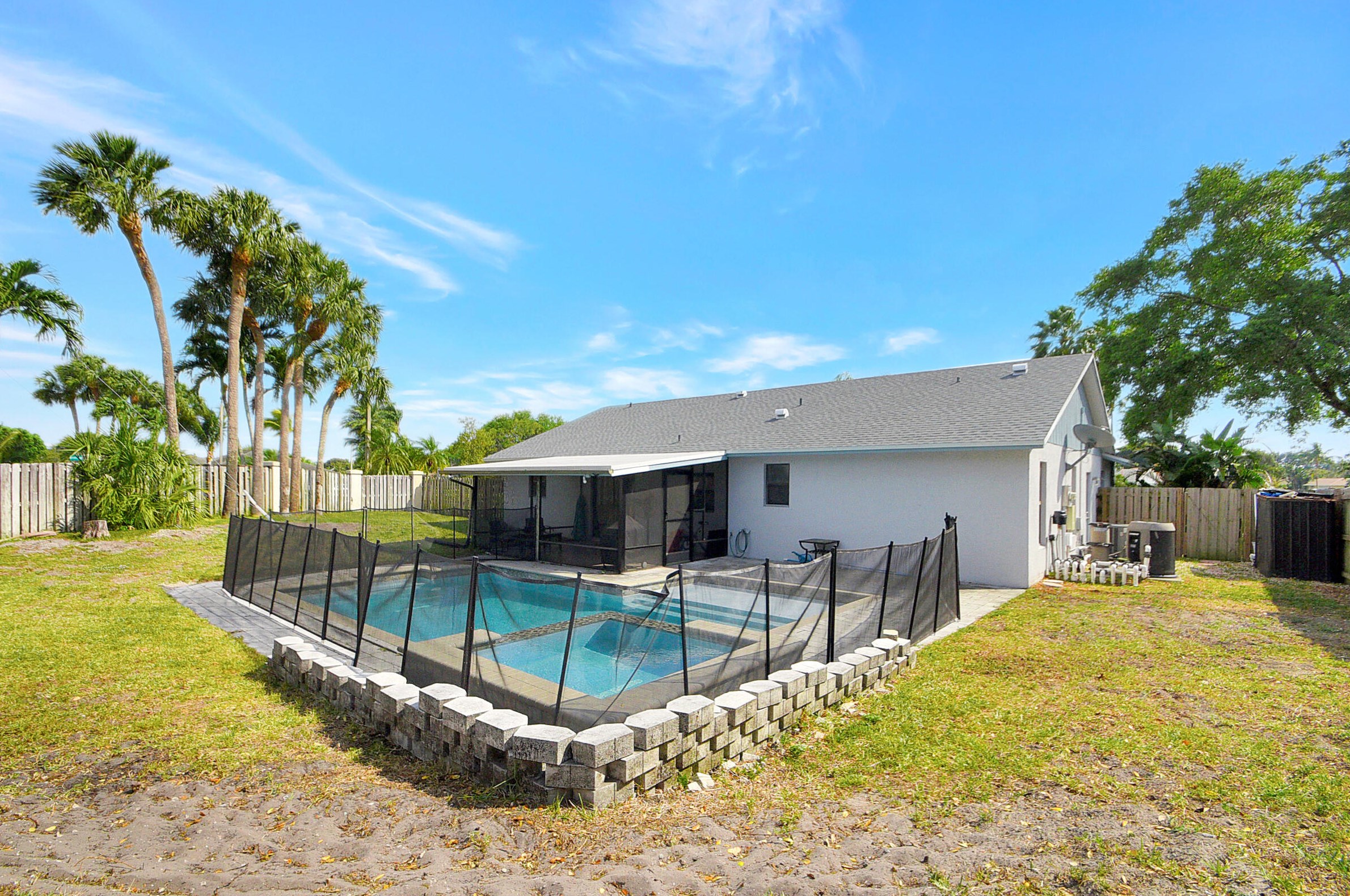 7595 Woodland Creek Ln, Lake Worth FL  33467-6582 exterior