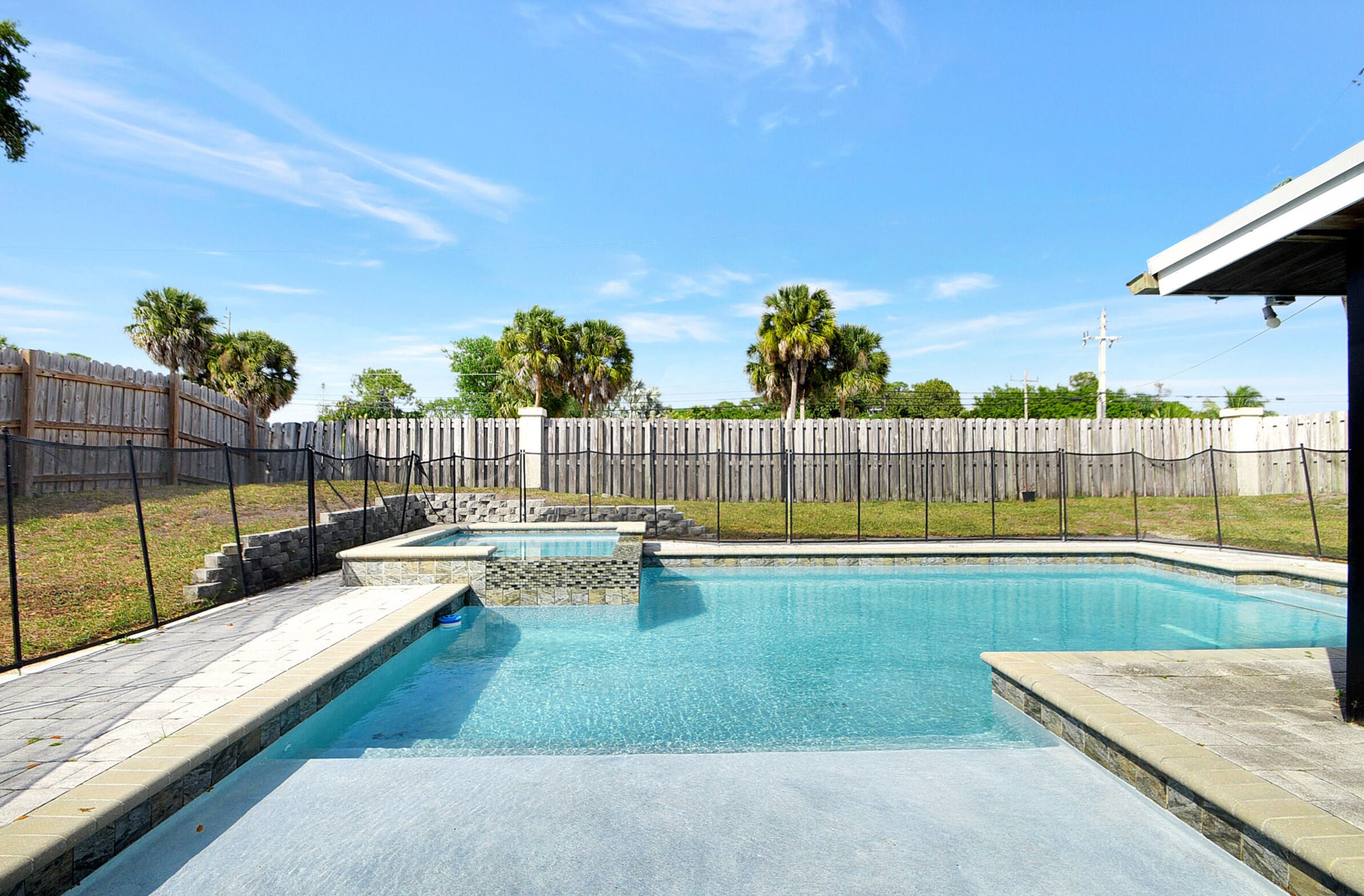 7595 Woodland Creek Ln, Lake Worth FL  33467-6582 exterior