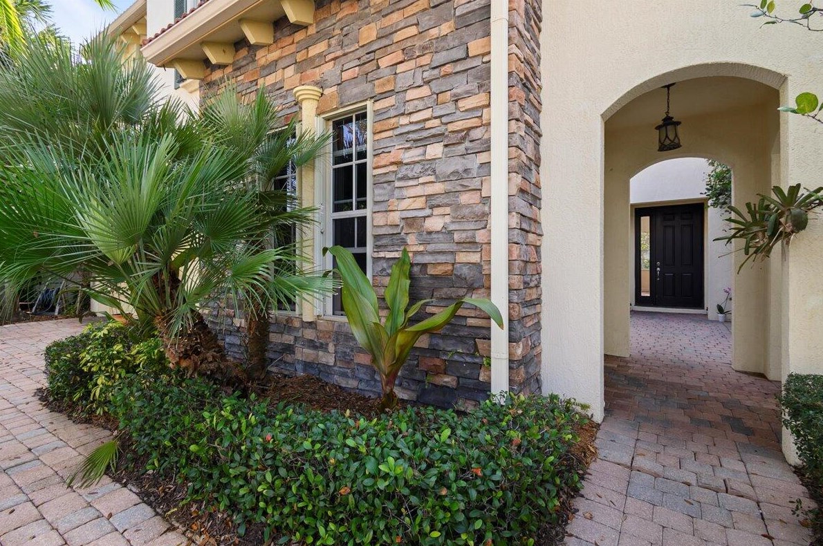 1055 Vintner Blvd, West Palm Beach FL  33410-1526 exterior