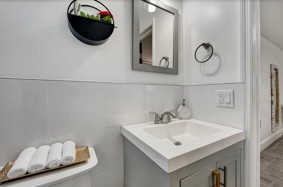 2523 Mckinley St, Hollywood FL  33020-3019 exterior