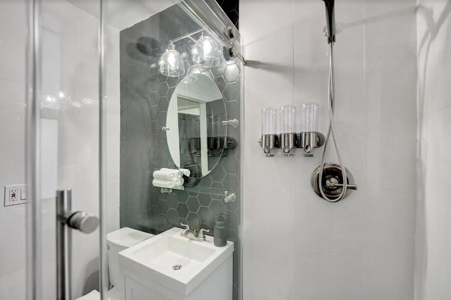 2523 Mckinley St, Hollywood FL  33020-3019 exterior