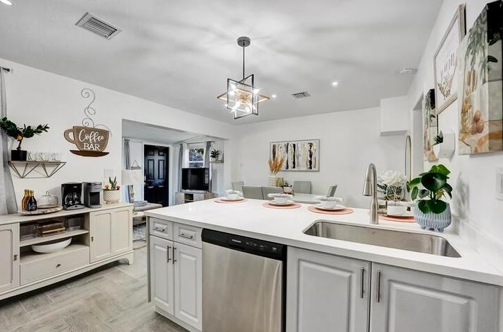 2523 Mckinley St, Hollywood FL  33020-3019 exterior