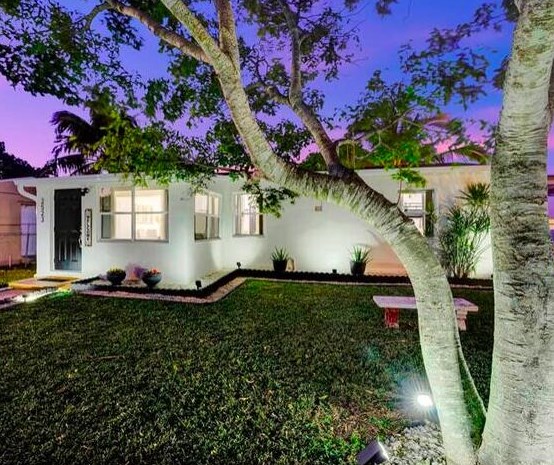 2523 Mckinley St, Hollywood FL  33020-3019 exterior