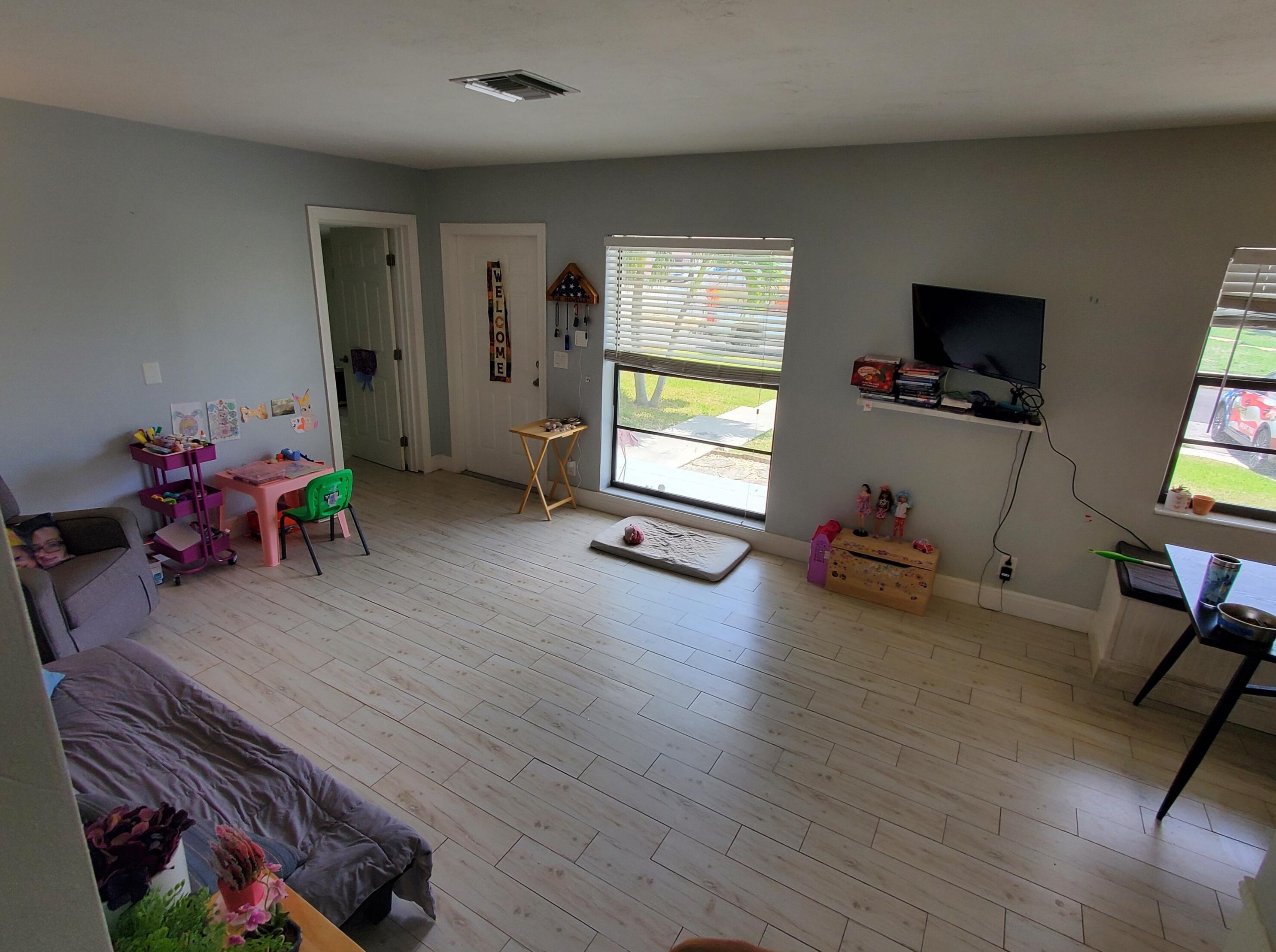 1015 Bloxham St, Lake Worth FL  33462-3123 exterior