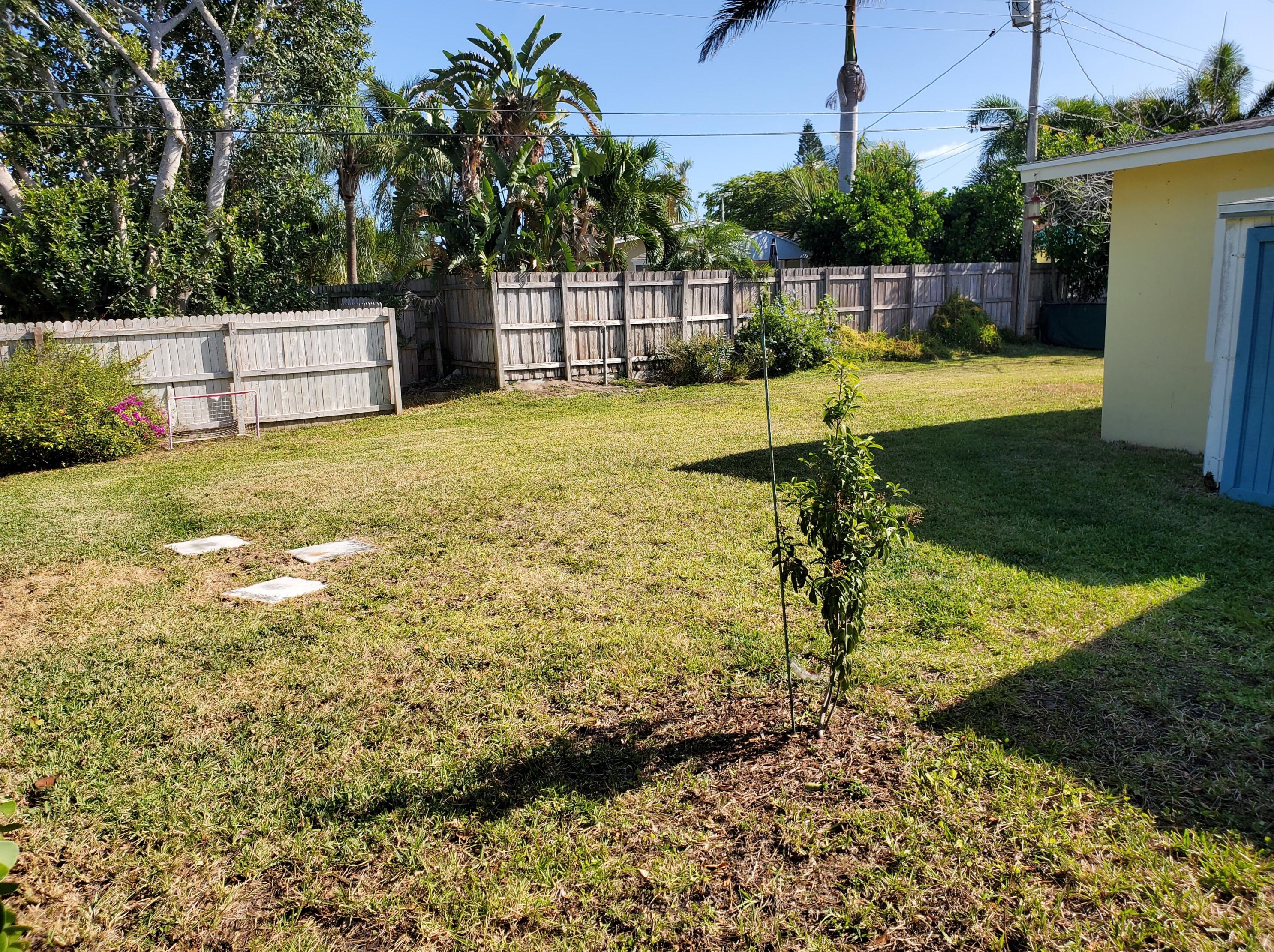 1015 Bloxham St, Lake Worth FL  33462-3123 exterior