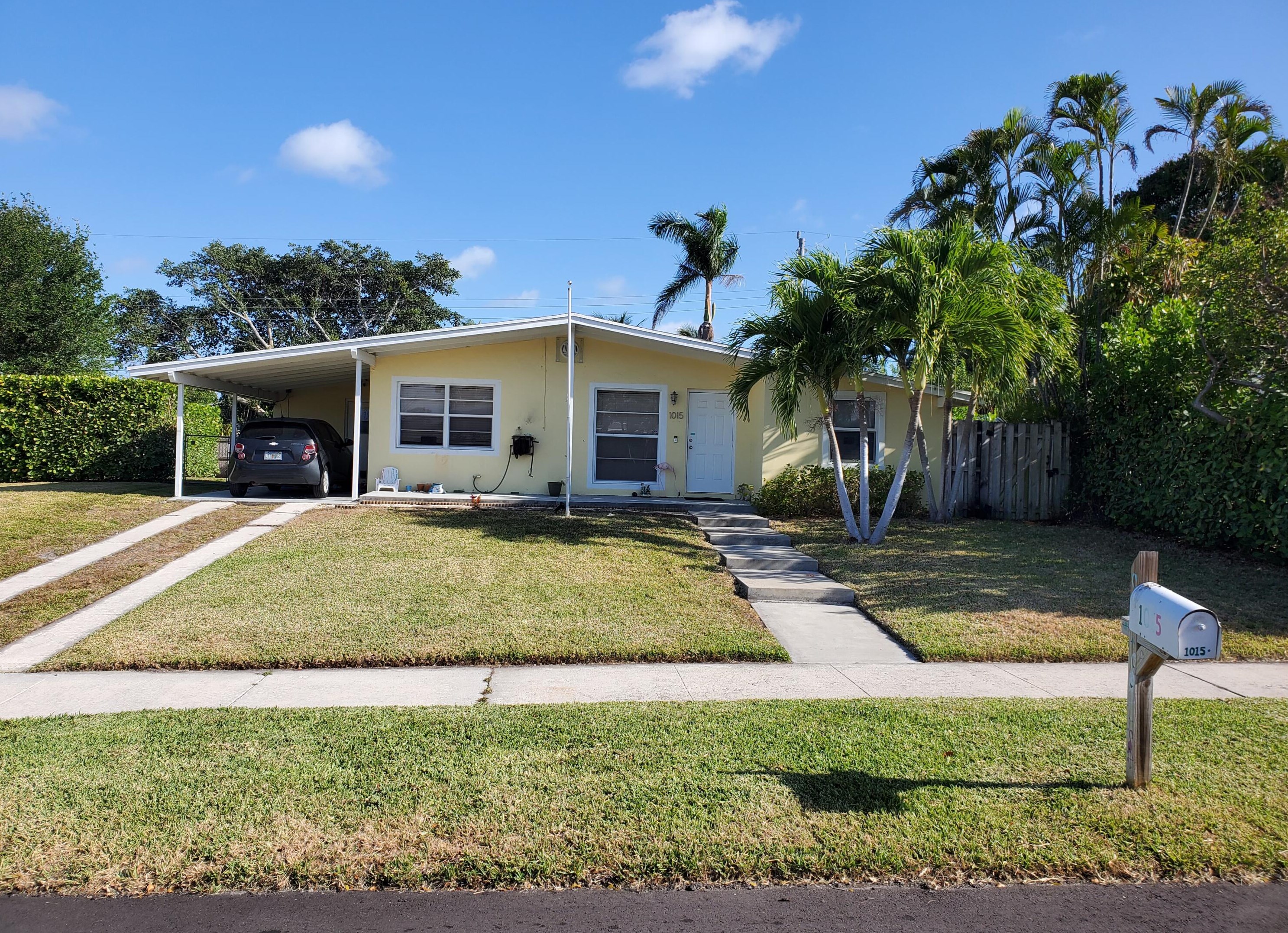 1015 Bloxham St, Lake Worth FL  33462-3123 exterior