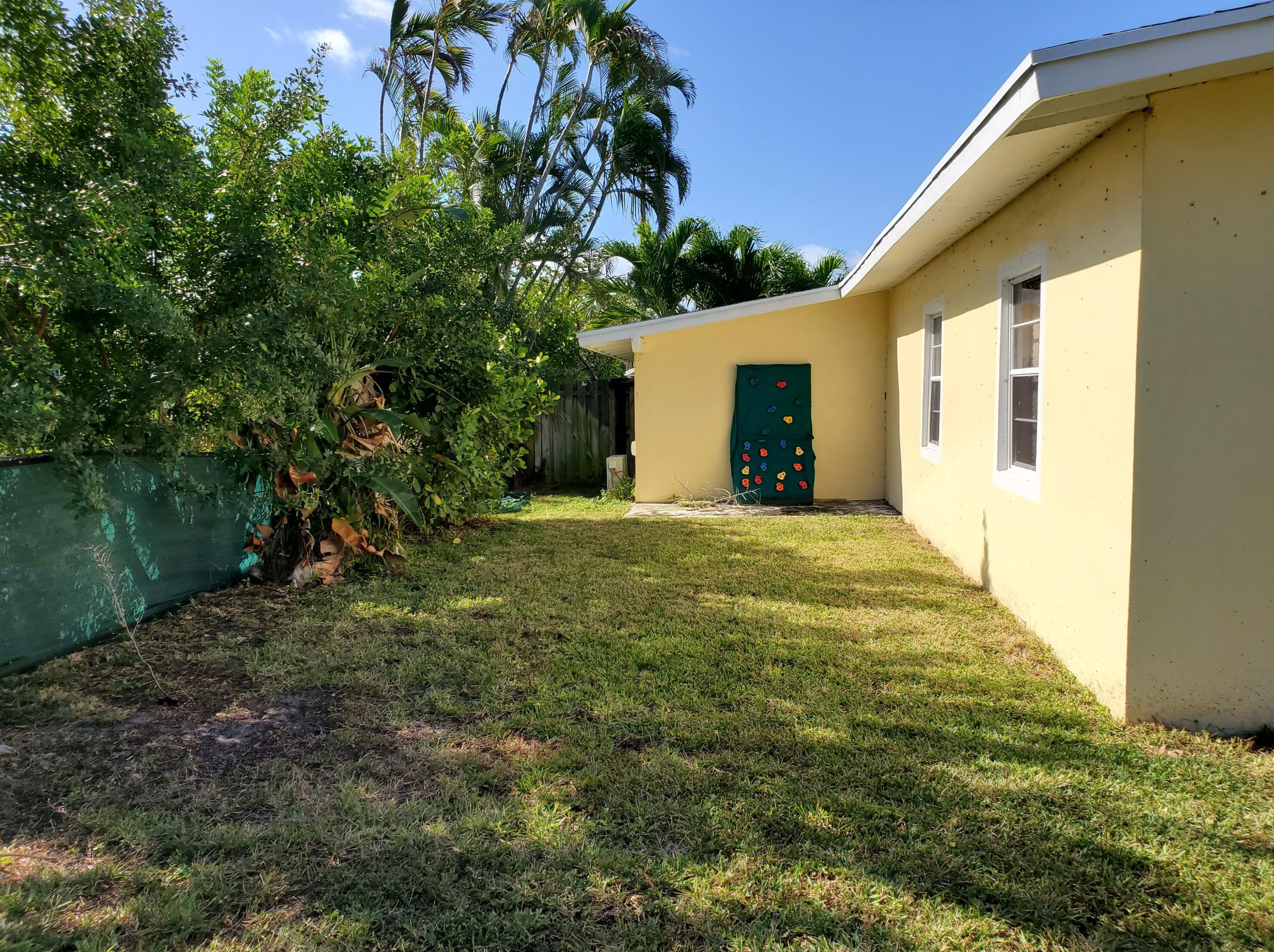 1015 Bloxham St, Lake Worth FL  33462-3123 exterior