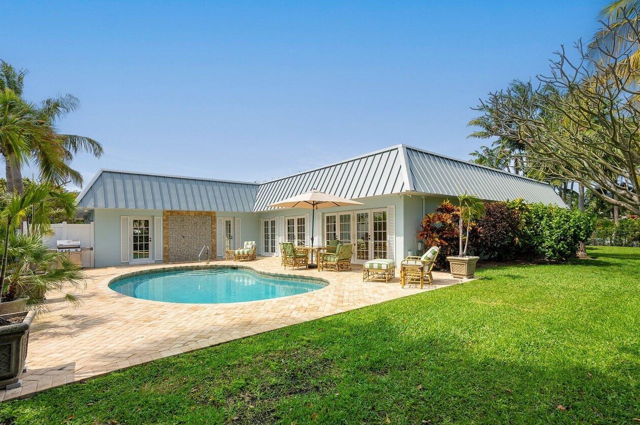 992 Atlantic Dr, Lake Worth FL  33462-4763 exterior