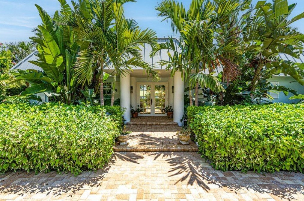 992 Atlantic Dr, Lake Worth FL  33462-4763 exterior