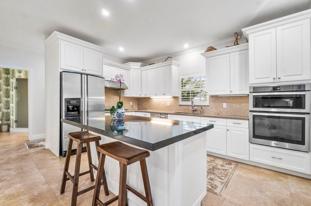 992 Atlantic Dr, Lake Worth FL  33462-4763 exterior