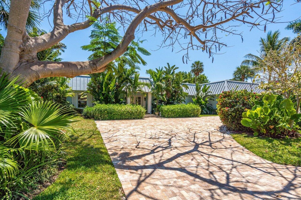 992 Atlantic Dr, Lake Worth FL  33462-4763 exterior