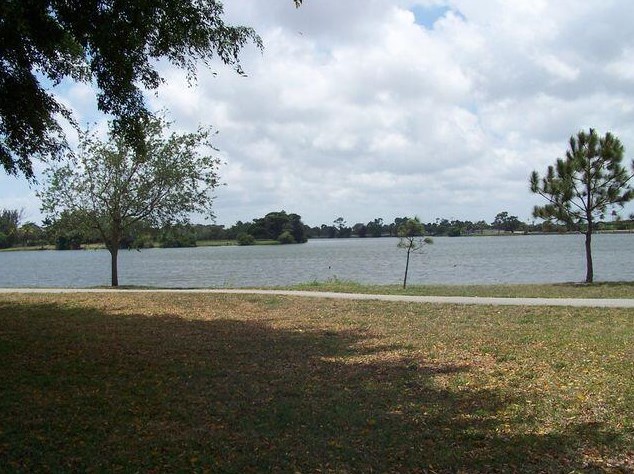 2286 Lake Osborne Dr, Lake Worth FL  33461-5698 exterior