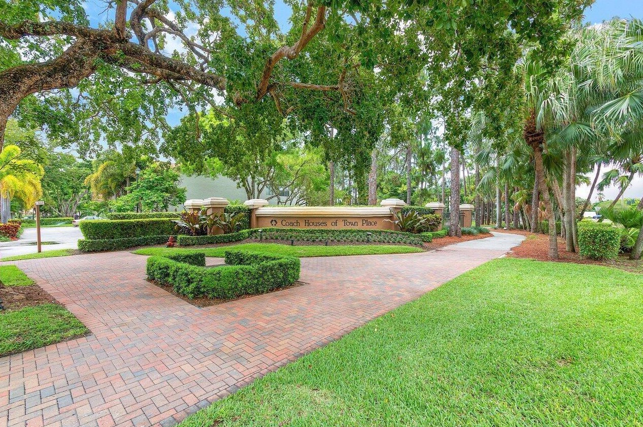 5540 Coach House Cir, Boca Raton FL  33486-8678 exterior