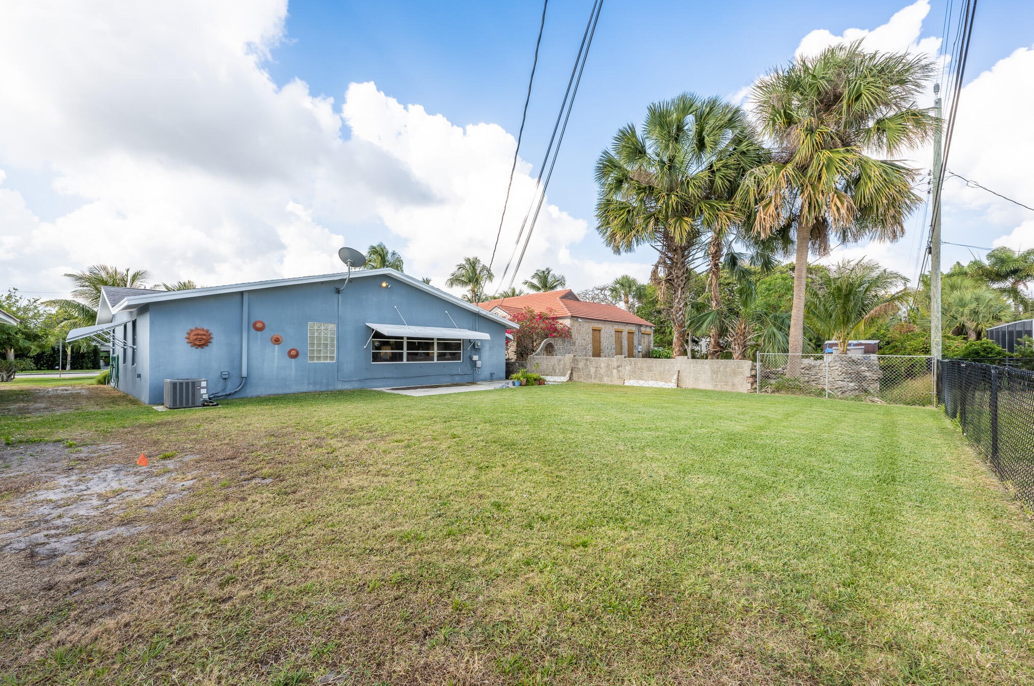 106 Auburn Dr, Lake Worth FL  33460-6310 exterior