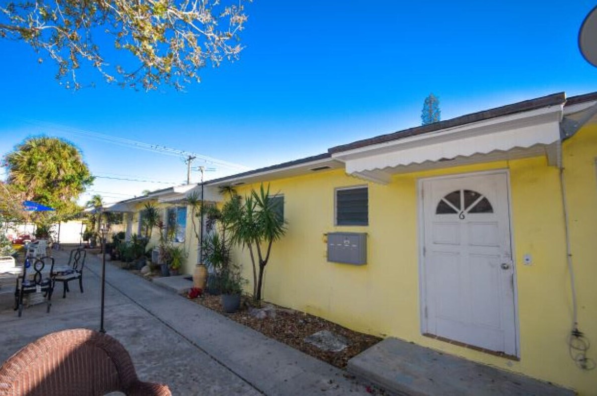 622 M St, Lake Worth FL  33460-3169 exterior