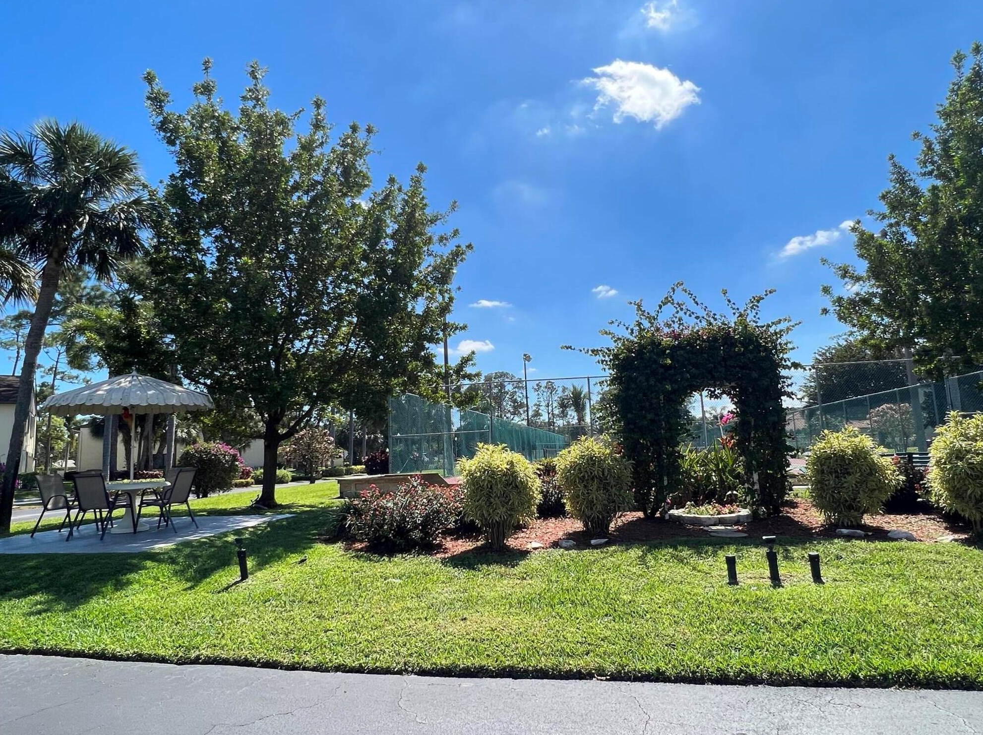 312 Knotty Pine Cir, Lake Worth FL 33463-9181 exterior