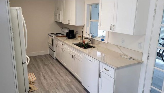 8255 Boxwood Ln, Hobe Sound FL  33455-7406 exterior