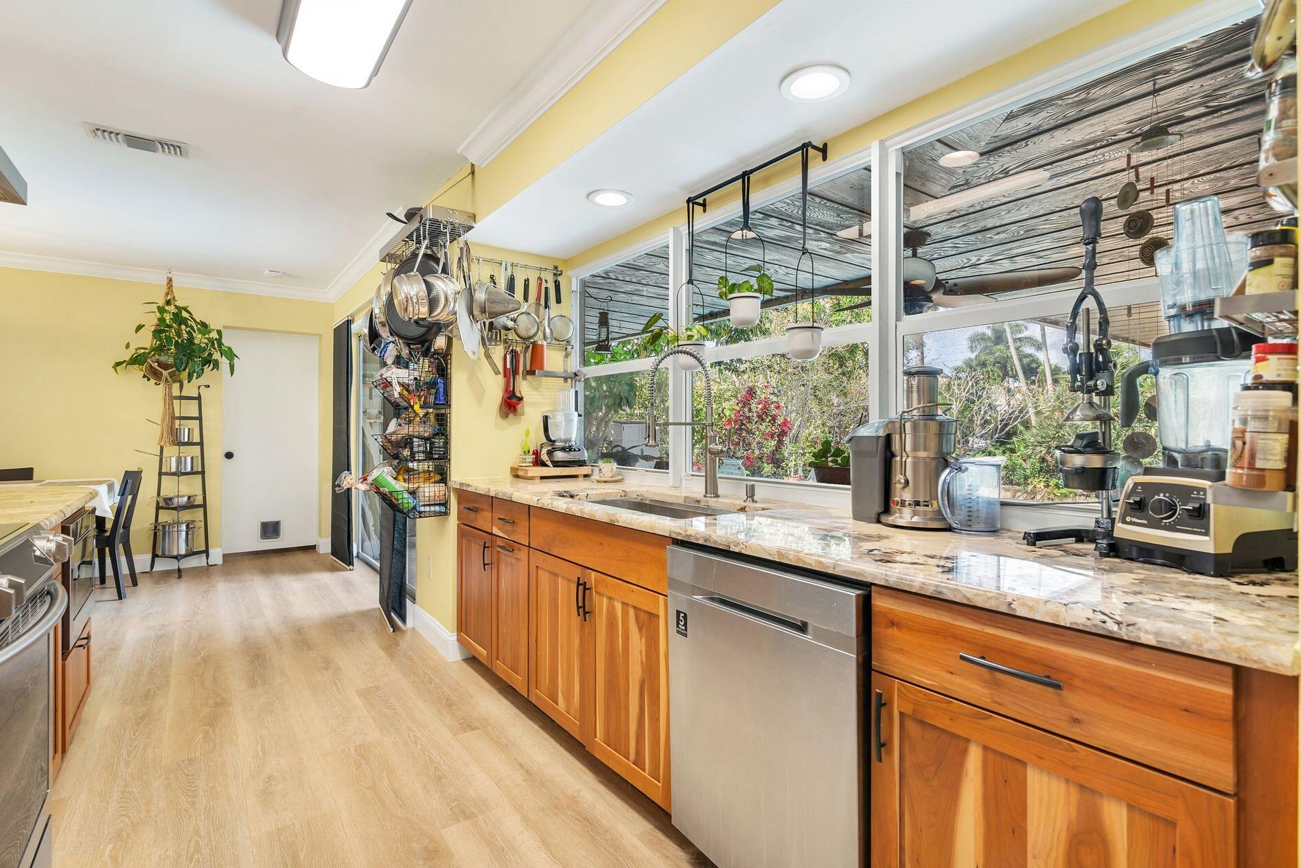 7621 Lake Dr, West Palm Beach FL  33406-8739 exterior