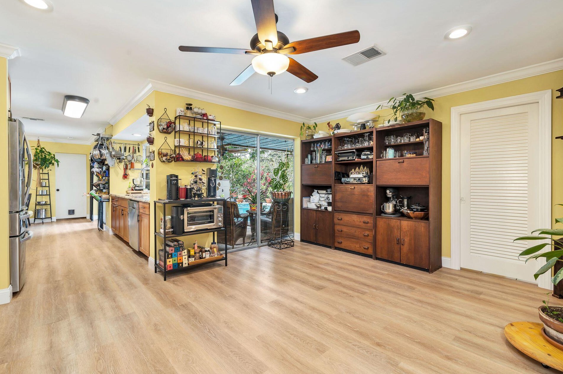 7621 Lake Dr, West Palm Beach FL  33406-8739 exterior
