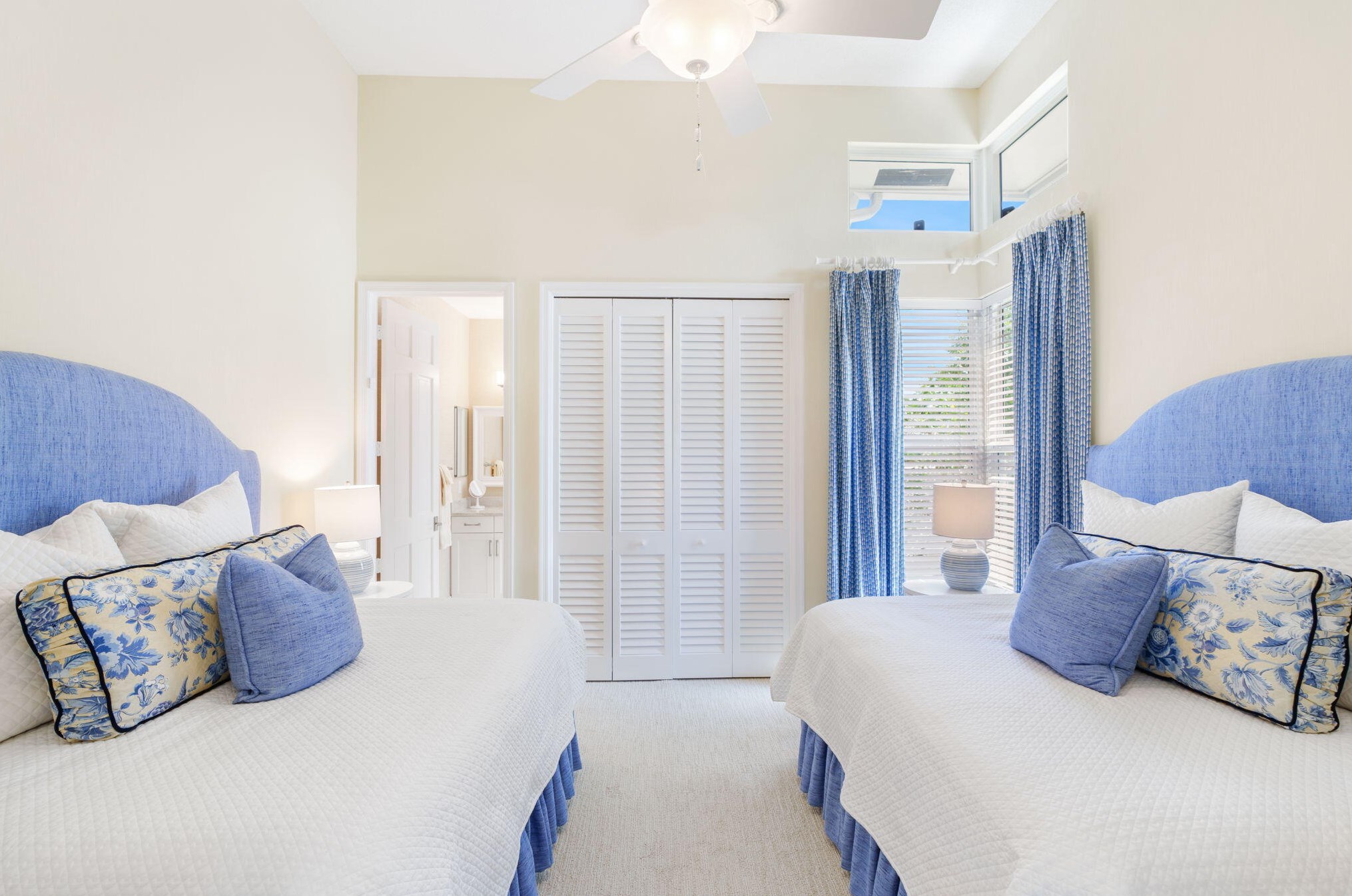 189 Orange Tree Dr, Lake Worth FL 33462-1129 exterior