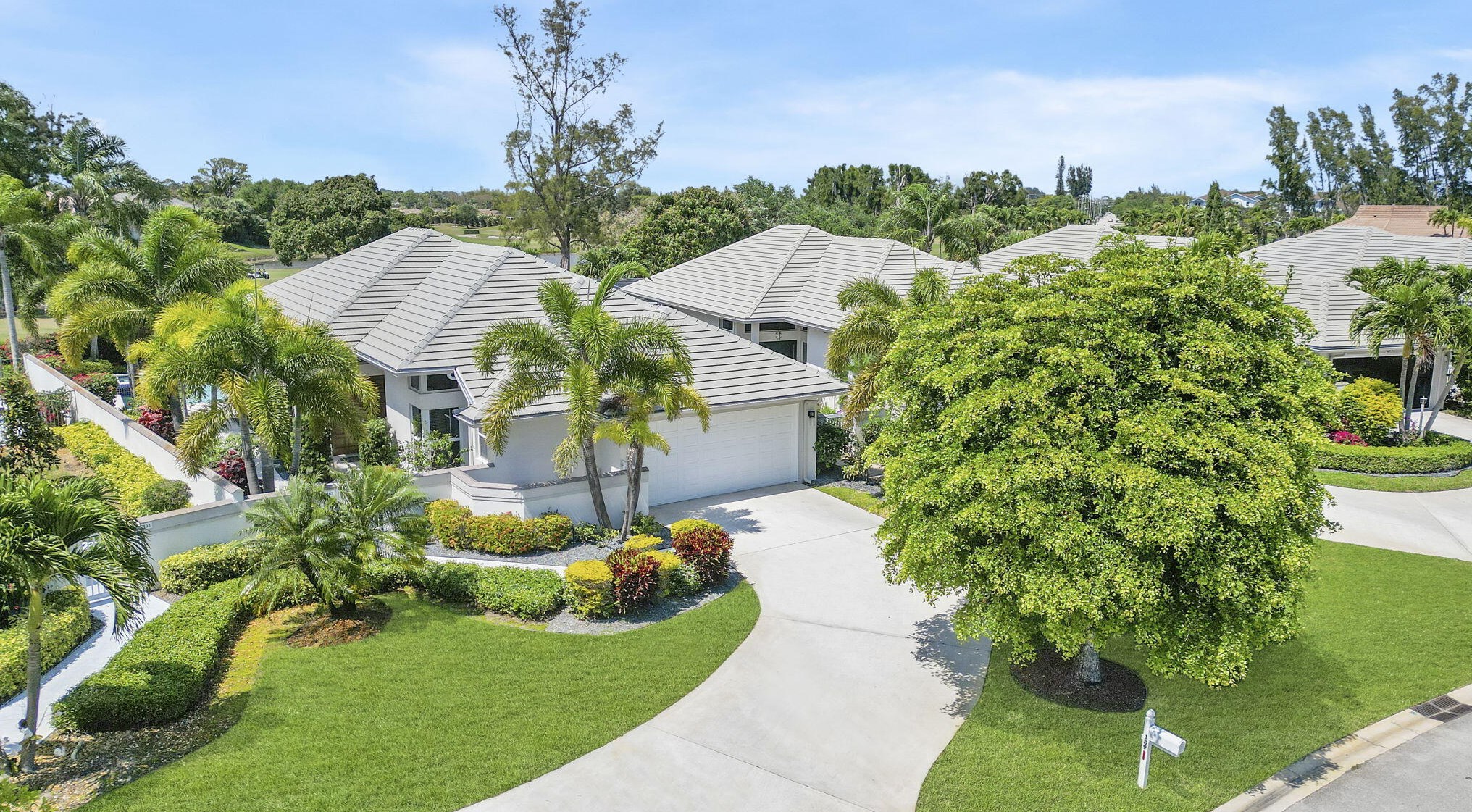 189 Orange Tree Dr, Lake Worth FL 33462-1129 exterior