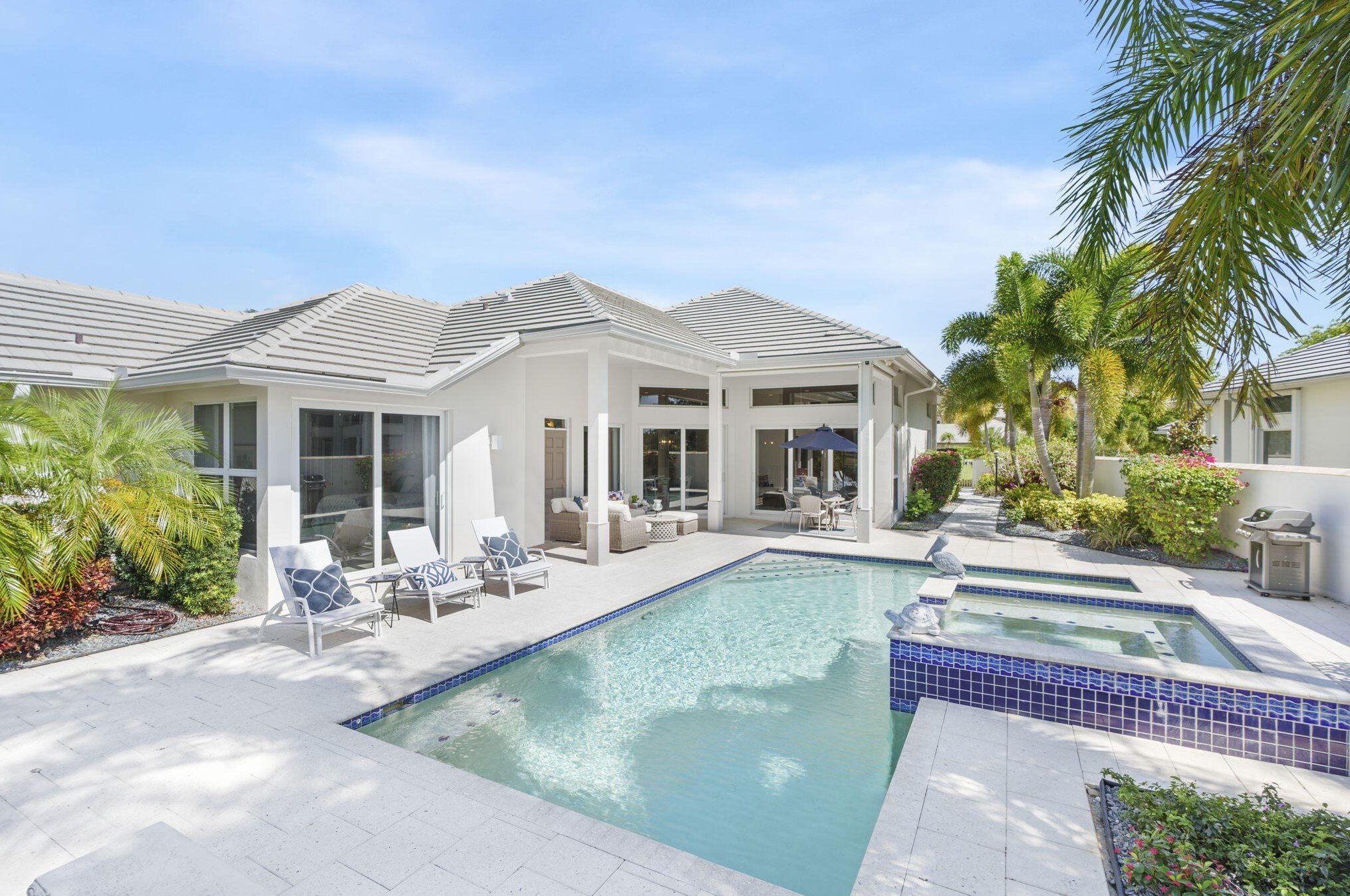 189 Orange Tree Dr, Lake Worth FL 33462-1129 exterior