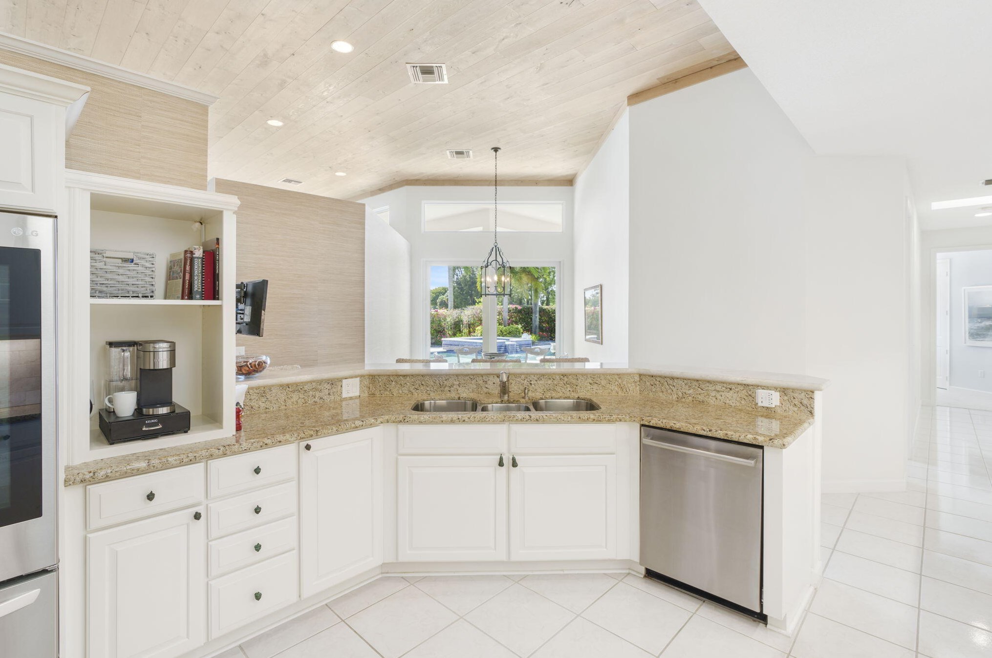 189 Orange Tree Dr, Lake Worth FL 33462-1129 exterior