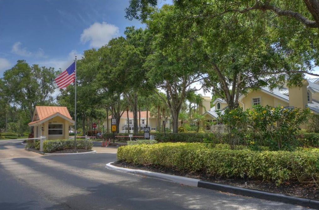 4003 Medford Ct, Boynton Beach FL 33436-9062 exterior