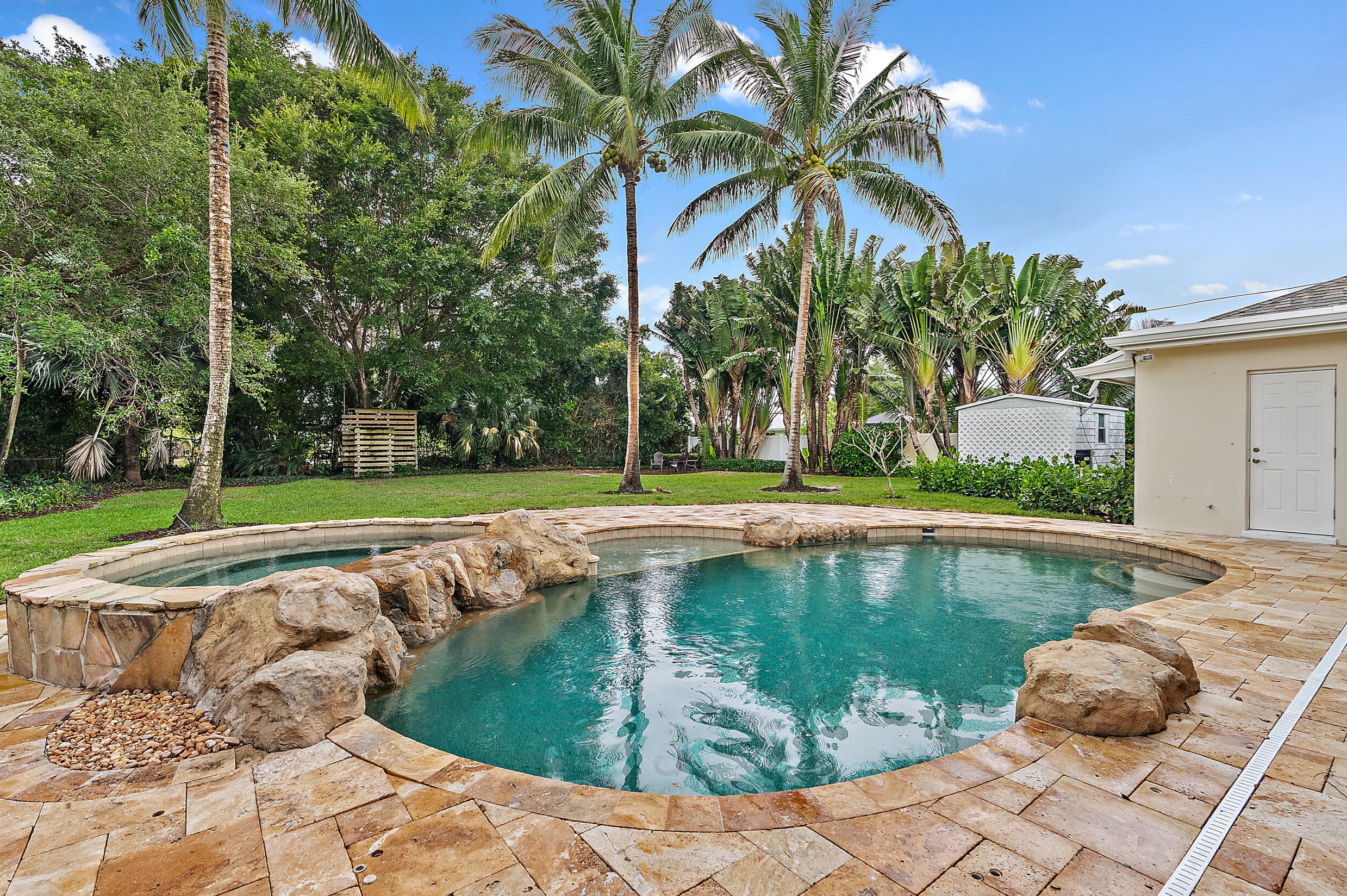 99 Yacht Club Pl, Jupiter FL  33469-1954 exterior
