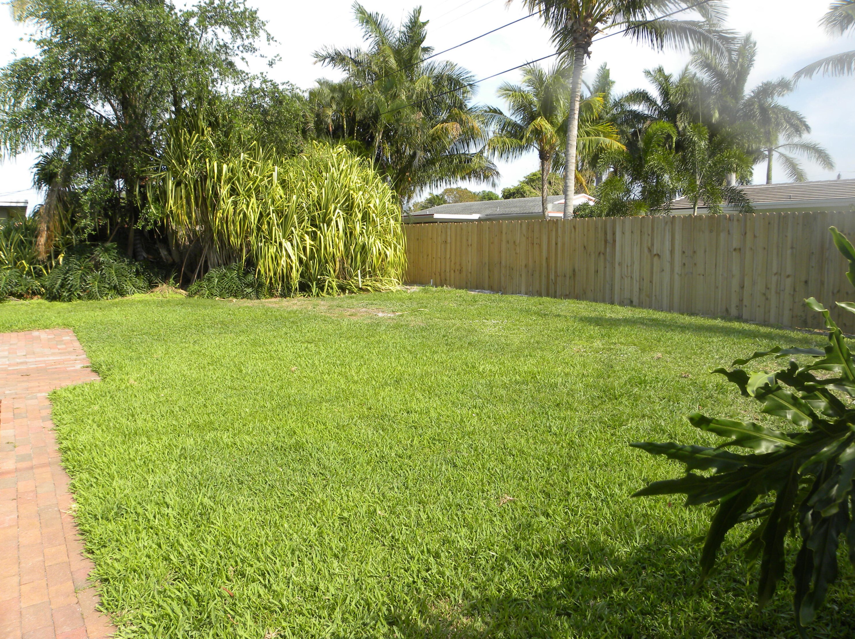 1298 Sw 8th St, Boca Raton, FL 33486