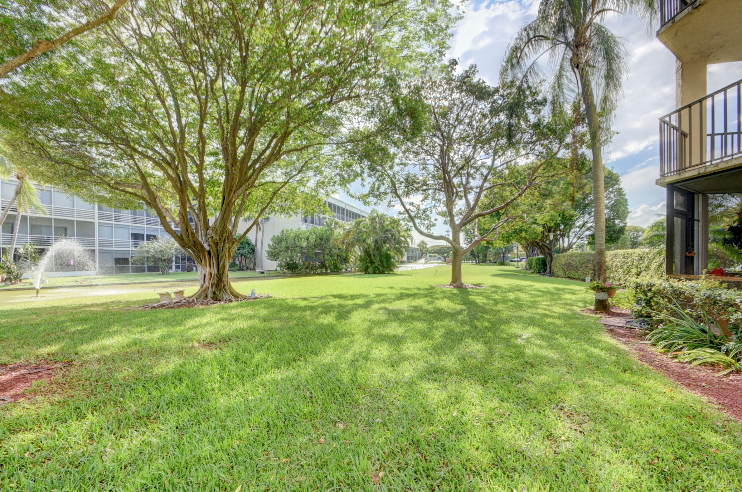 890 Federal Hwy, Lake Worth FL 33462-1870 exterior