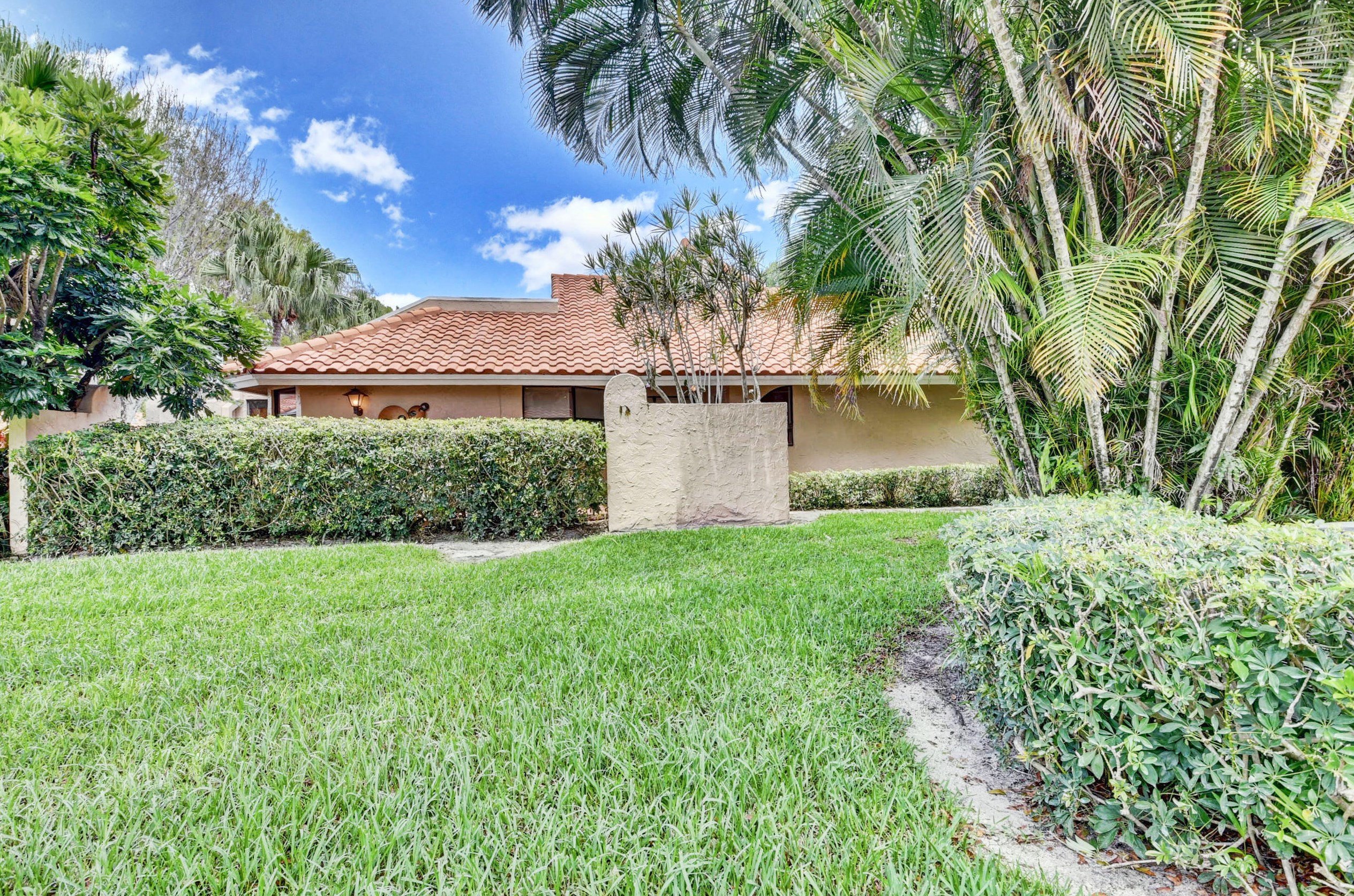 22750 Meridiana Dr, Boca Raton FL 33433-6310 exterior