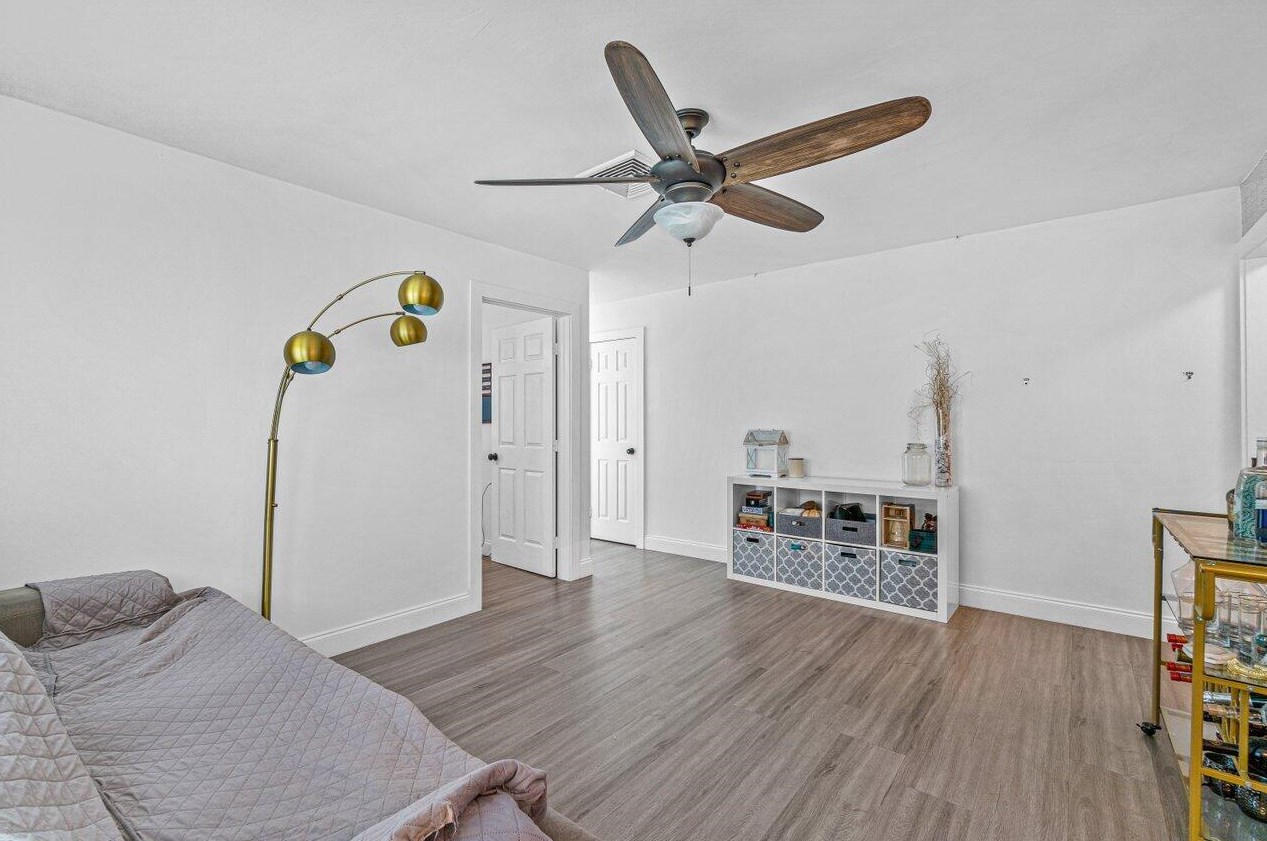 309 B St, Lake Worth FL  33460-3229 exterior