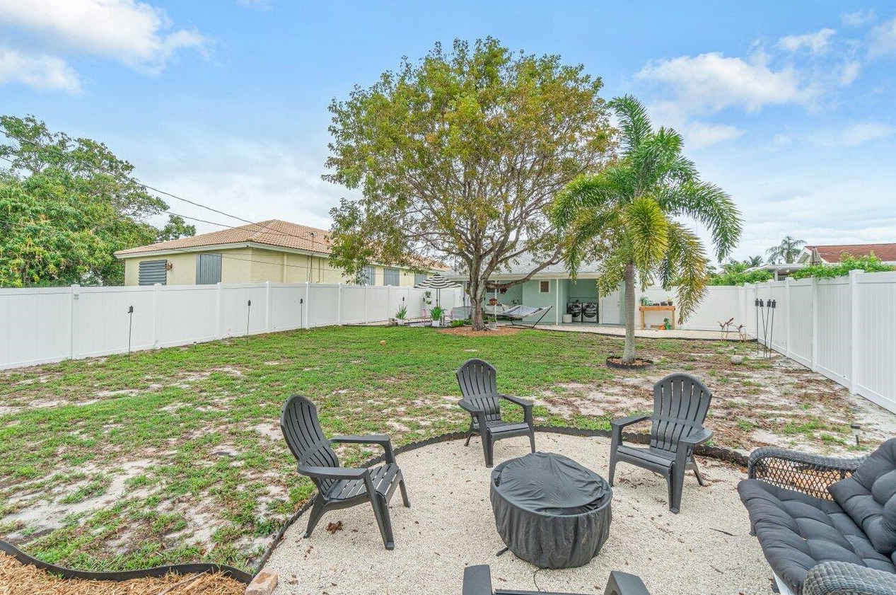 309 B St, Lake Worth FL  33460-3229 exterior