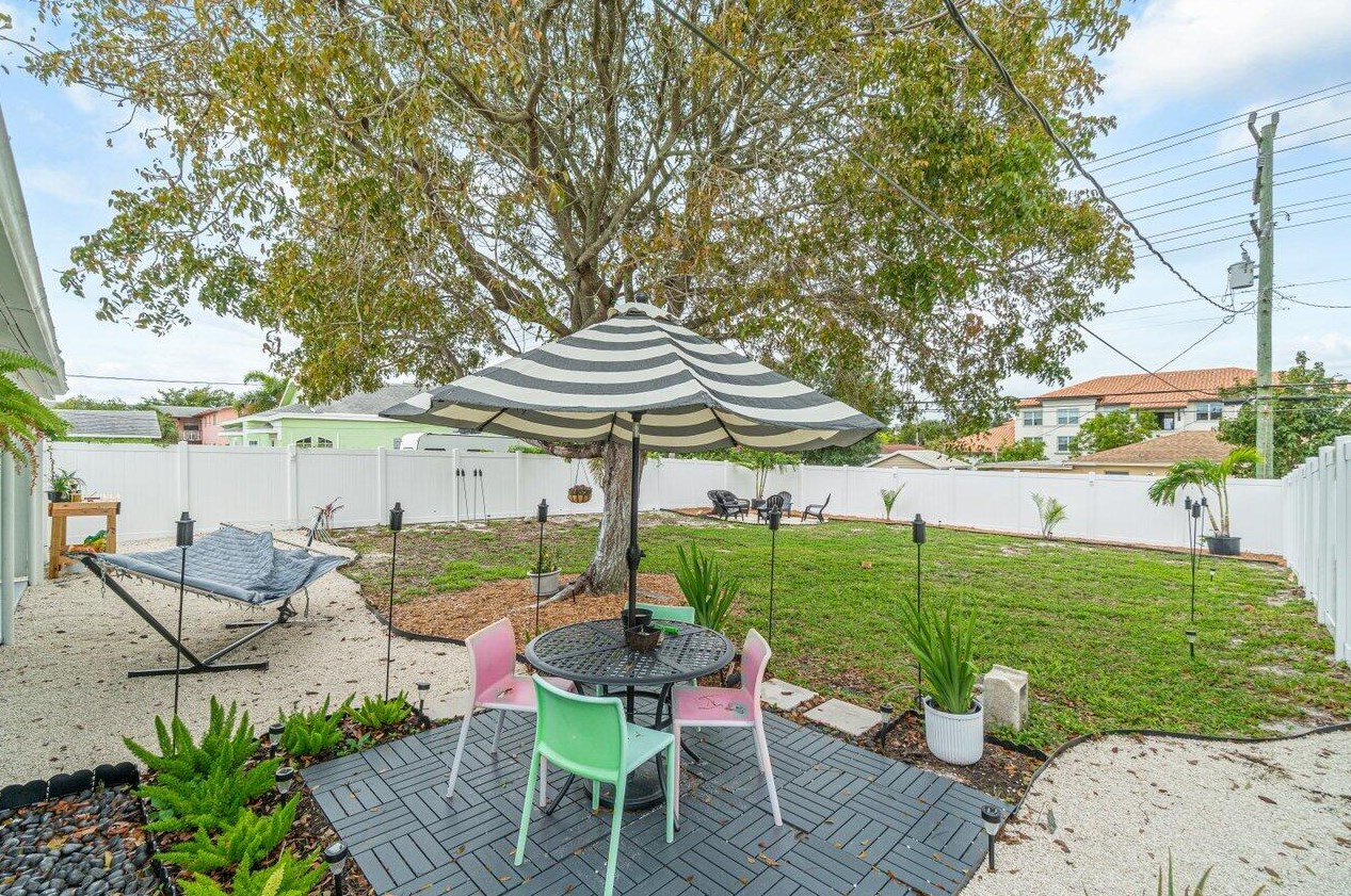 309 B St, Lake Worth FL  33460-3229 exterior