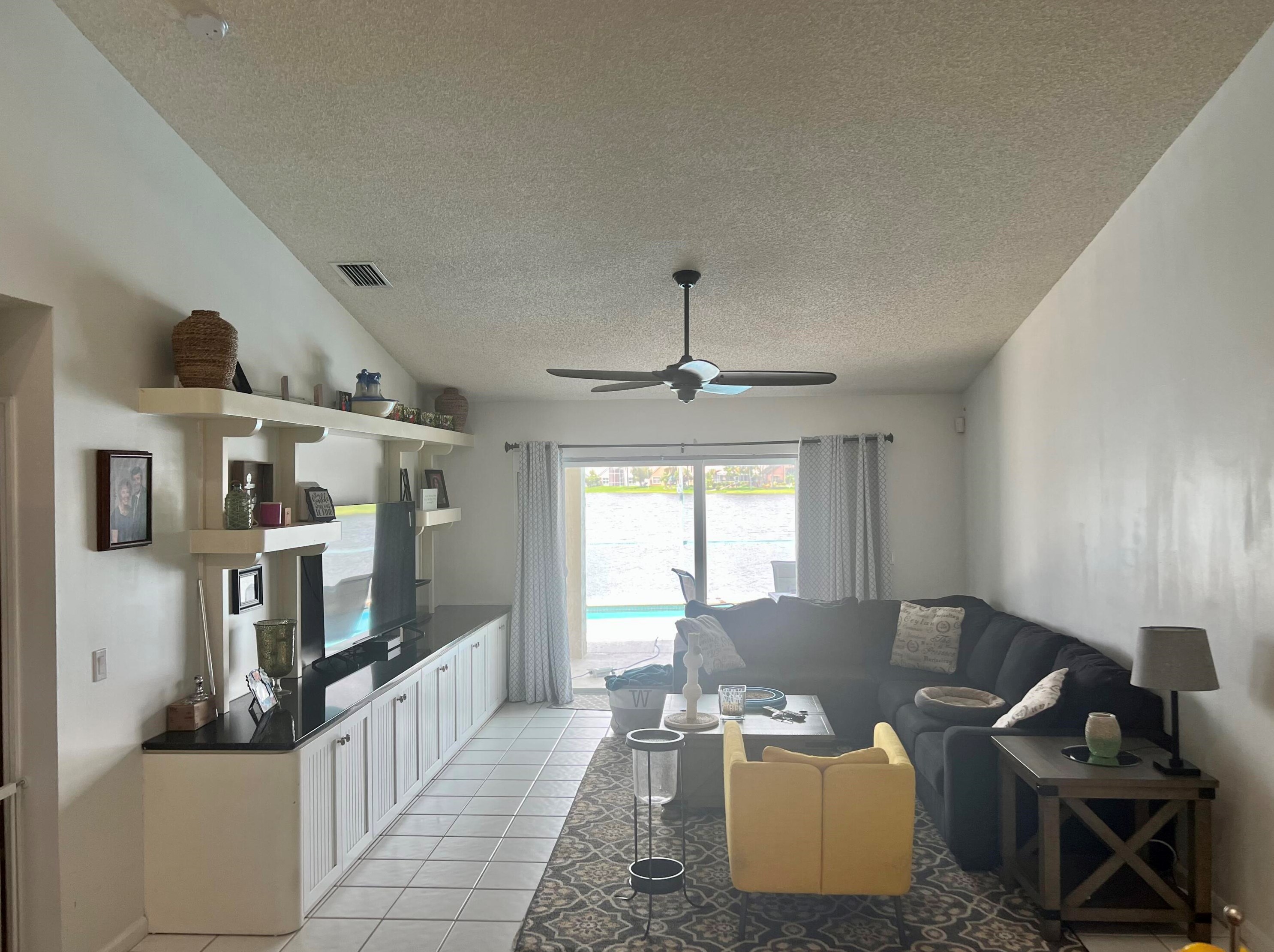 7312 Heathley Dr, Lake Worth FL  33467-7729 exterior