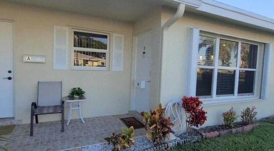 3211 Park Ln, Boynton Beach FL 33435-1566 exterior