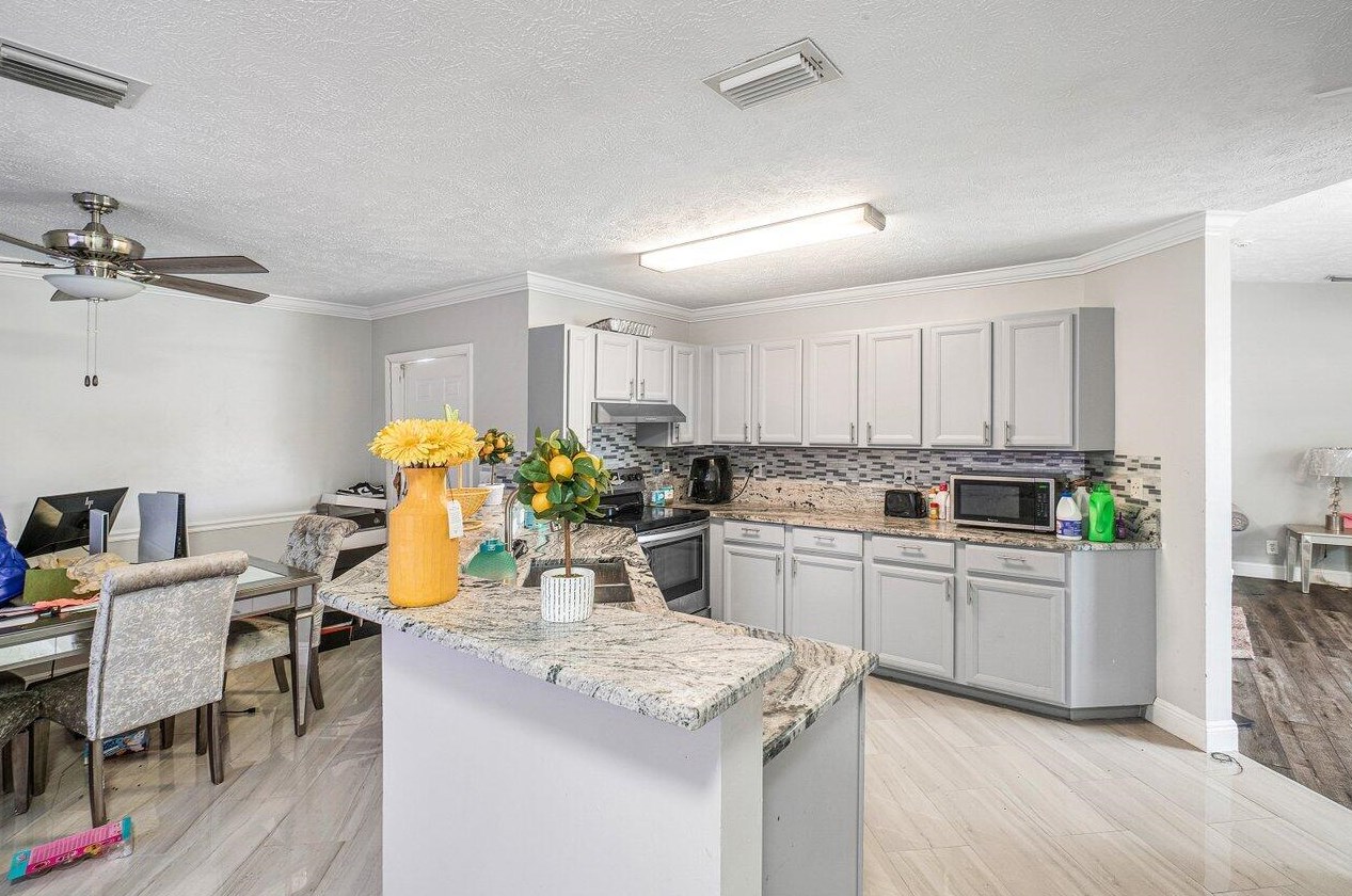 1451 4th St, Boynton Beach FL  33435-2627 exterior