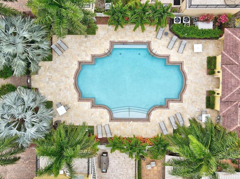 41 Via Floresta Dr, Boca Raton FL 33487-1580 exterior