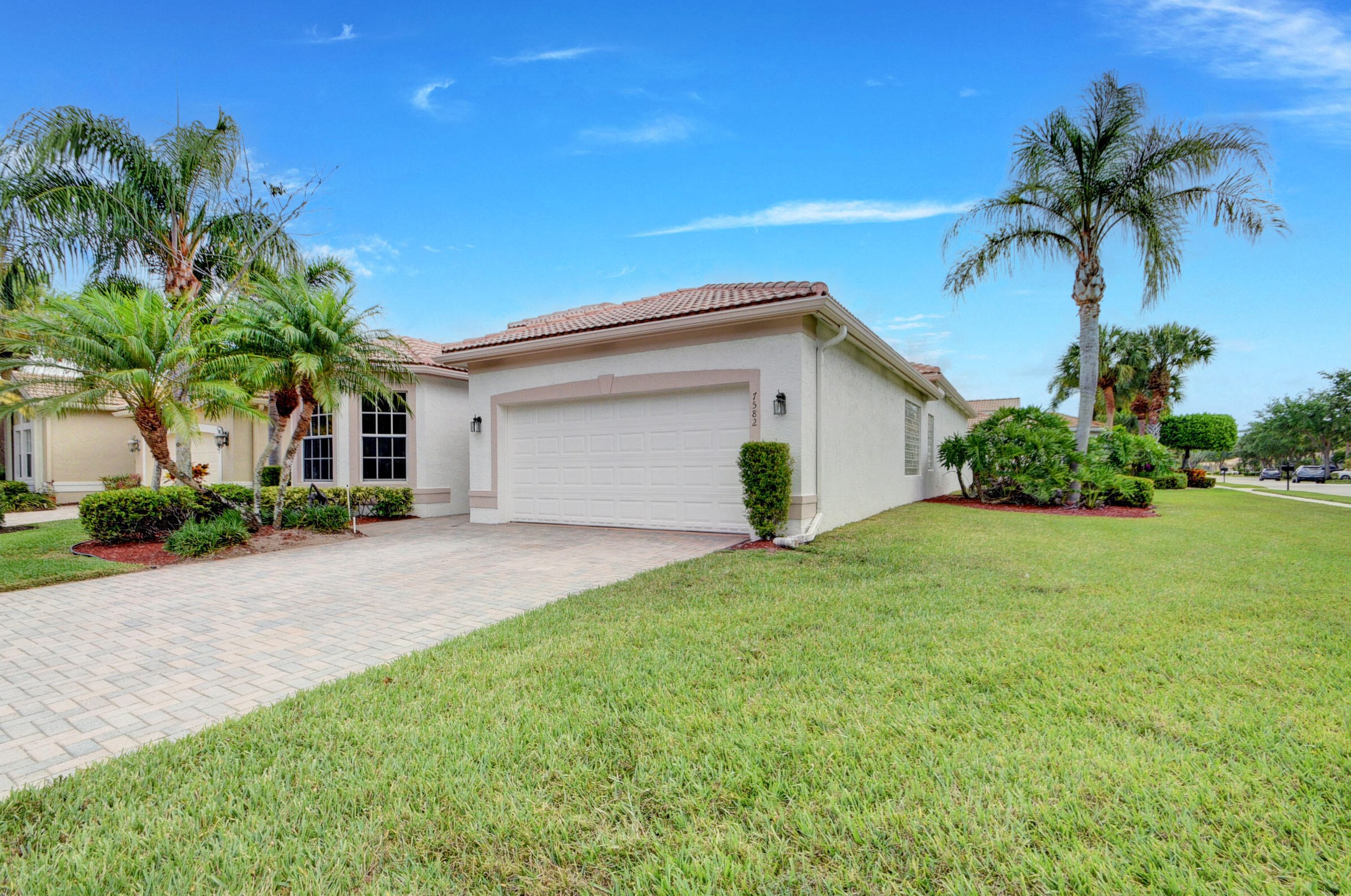 7582 Pebble Shores Ter, Lake Worth FL  33467-6910 exterior