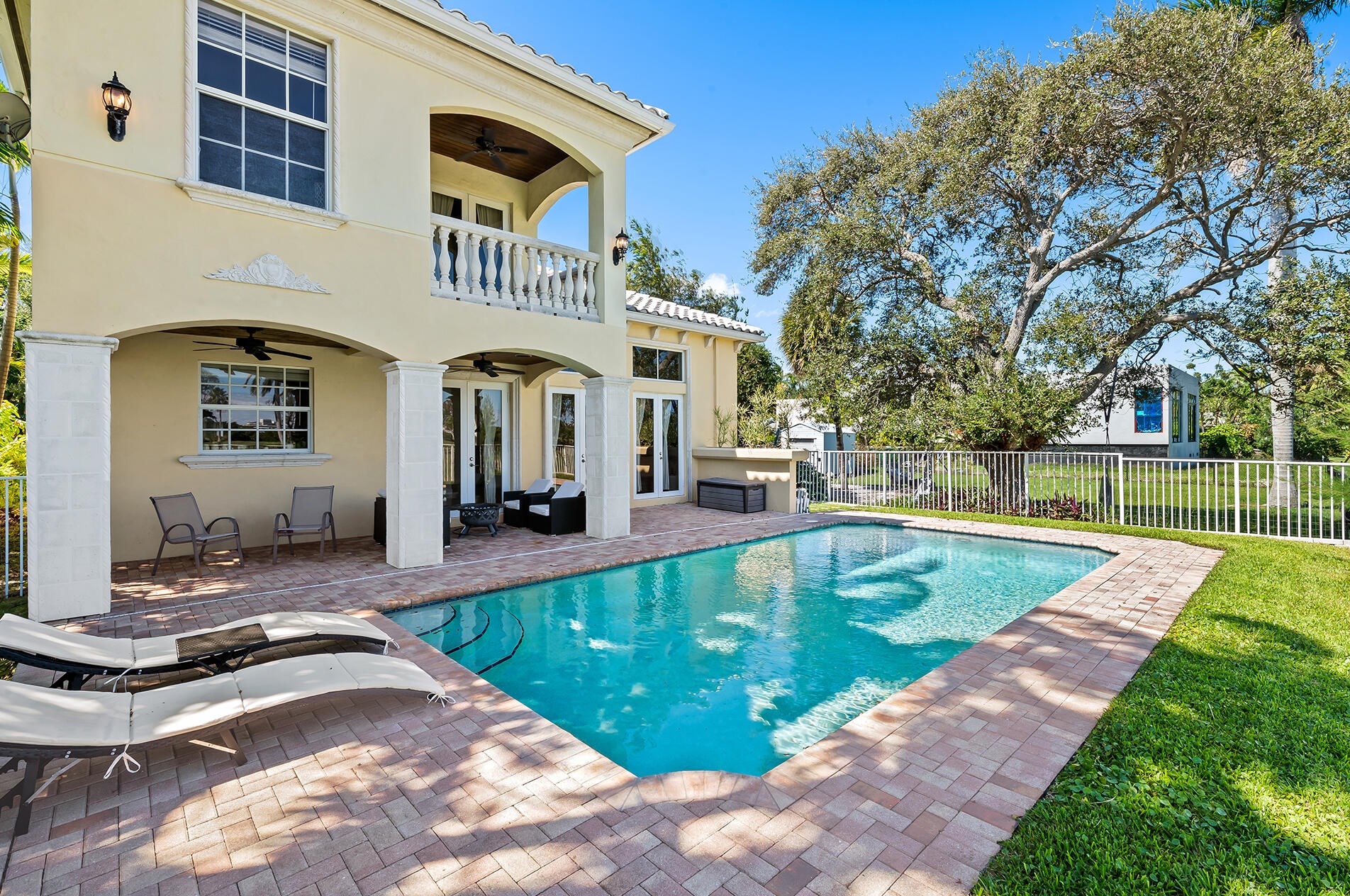 226 Lakeside Dr, Lake Worth FL  33460-3511 exterior