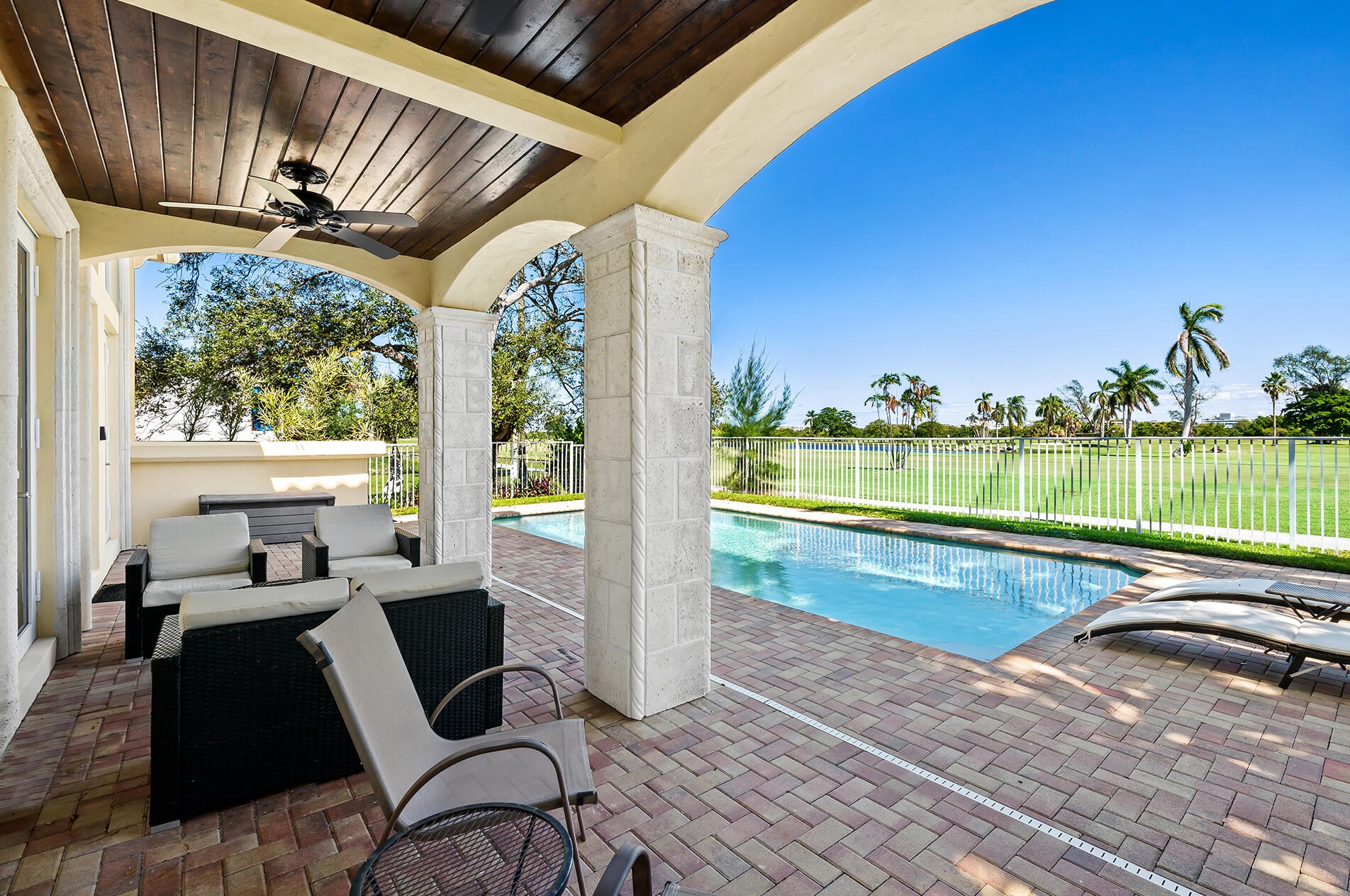 226 Lakeside Dr, Lake Worth FL  33460-3511 exterior