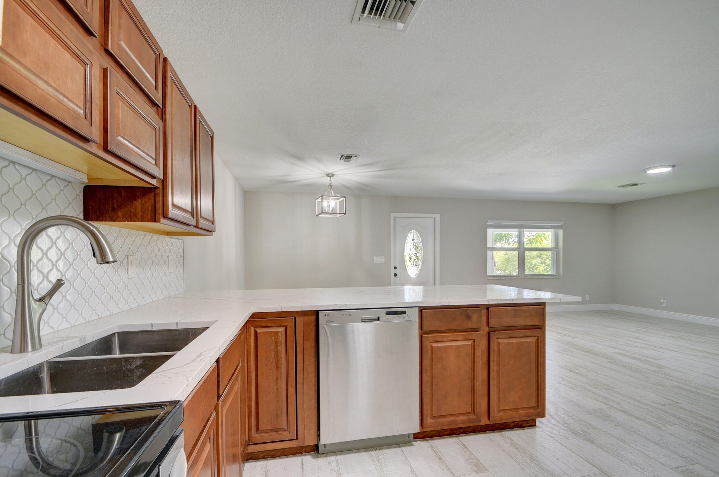 1425 Federal Hwy, Lake Worth FL  33460-1942 exterior