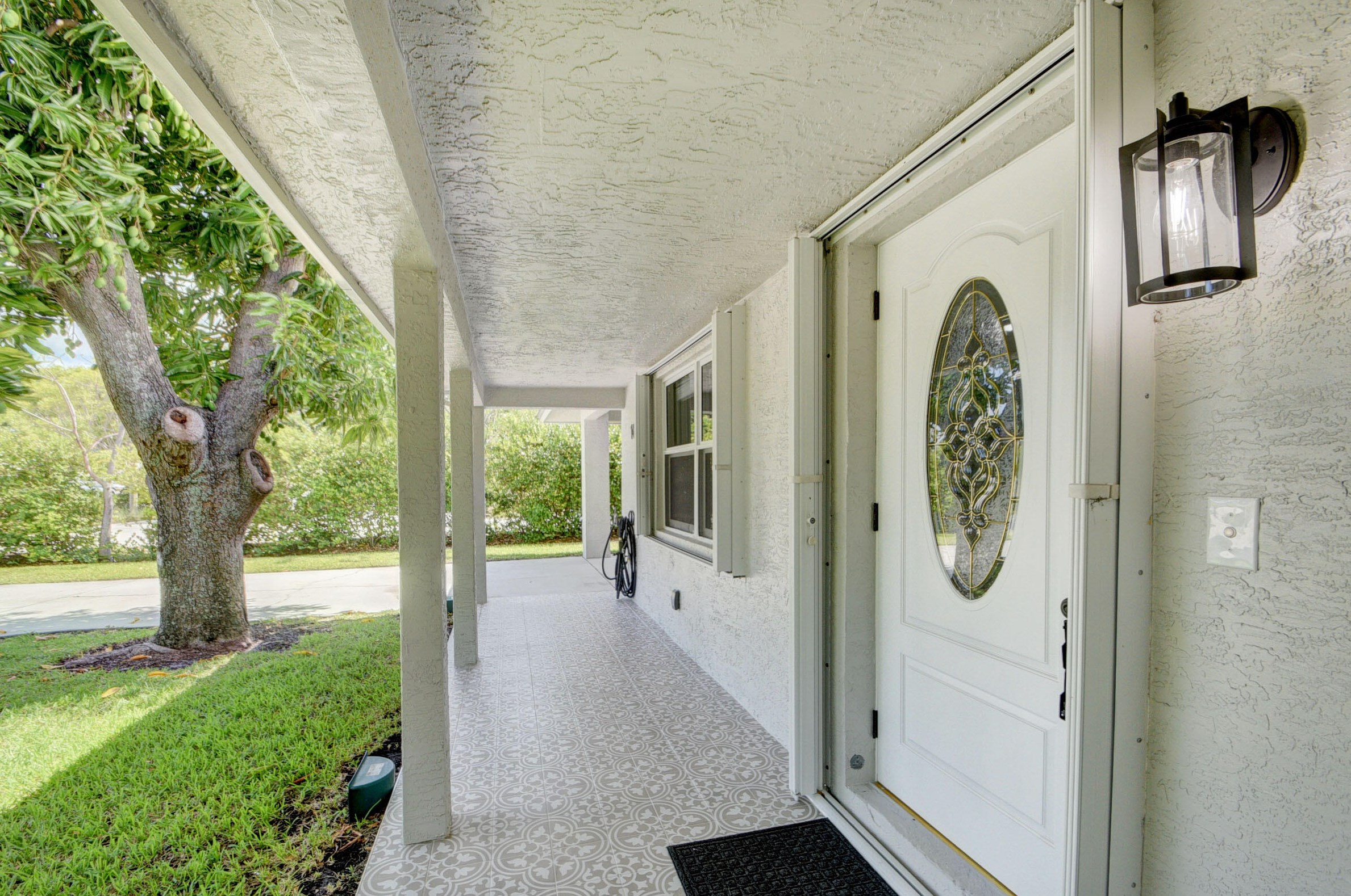 1425 Federal Hwy, Lake Worth FL  33460-1942 exterior