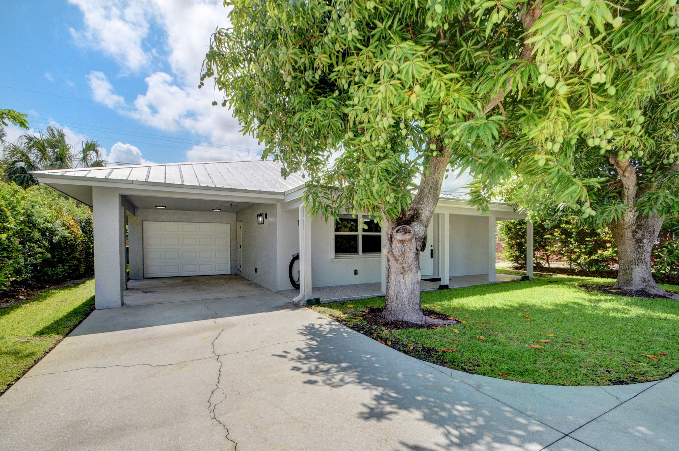 1425 Federal Hwy, Lake Worth FL  33460-1942 exterior