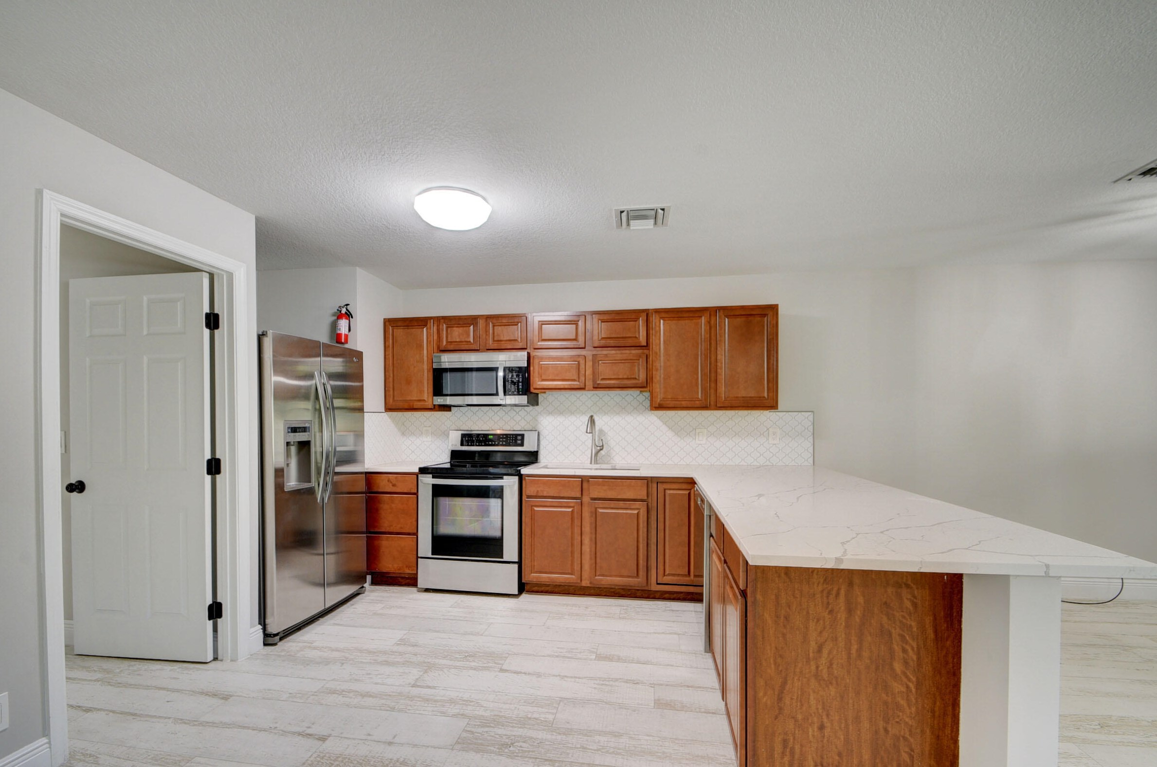 1425 Federal Hwy, Lake Worth FL  33460-1942 exterior