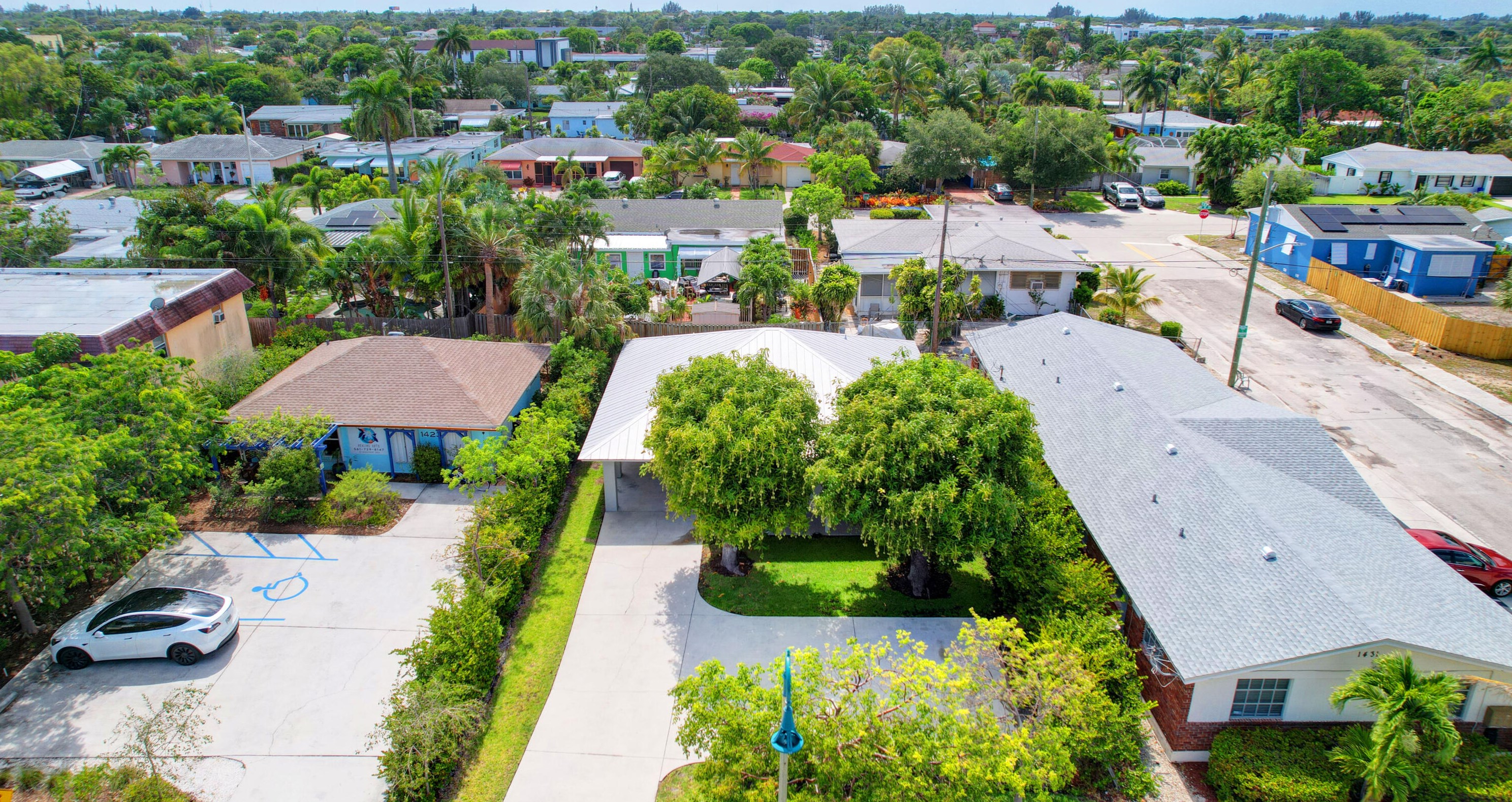 1425 Federal Hwy, Lake Worth FL  33460-1942 exterior