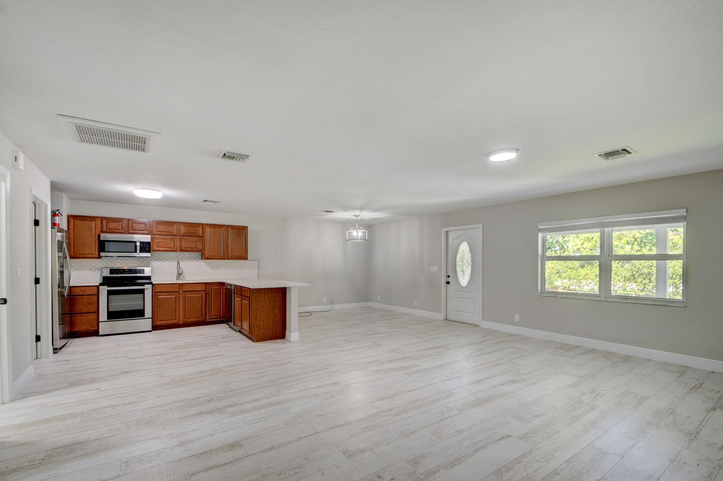 1425 Federal Hwy, Lake Worth FL  33460-1942 exterior