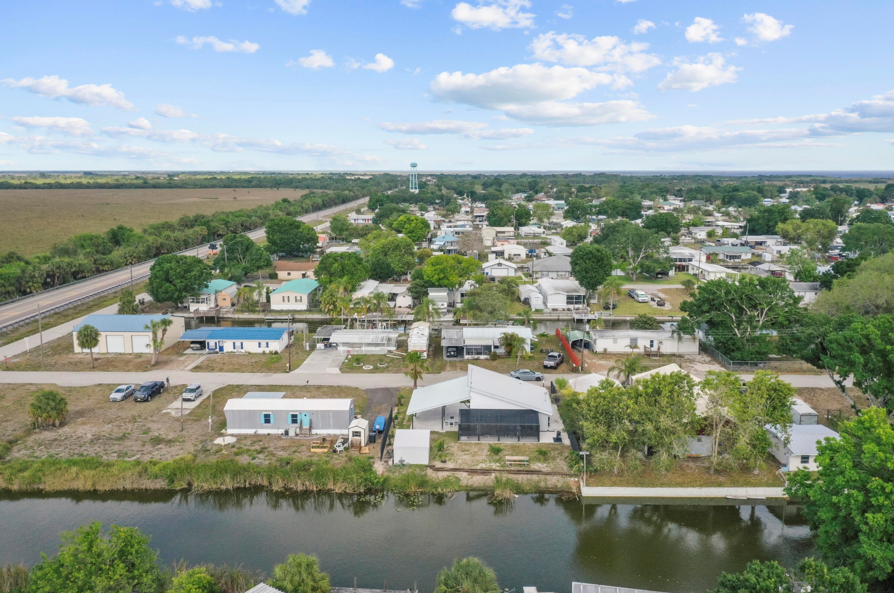 1052 10th St, Okeechobee FL  34974-5370 exterior