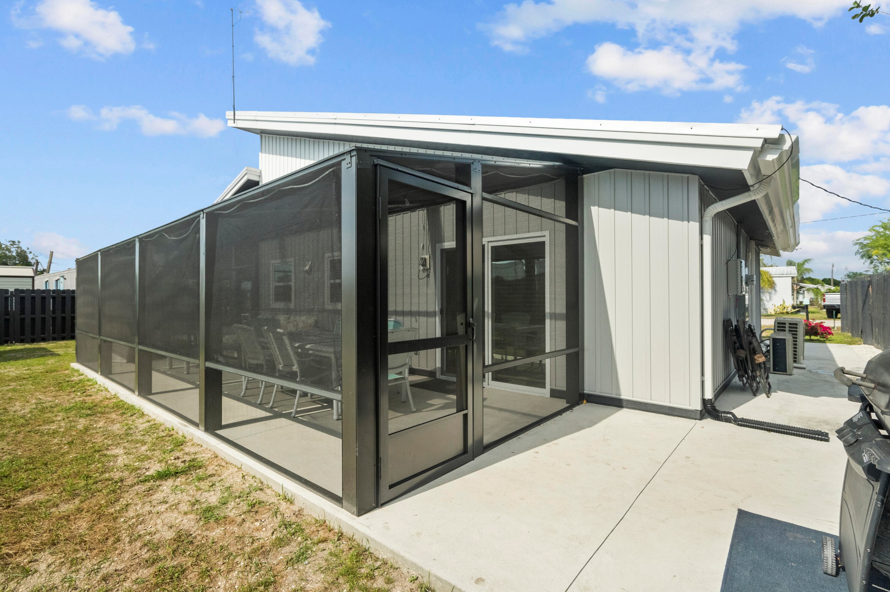 1052 10th St, Okeechobee FL  34974-5370 exterior